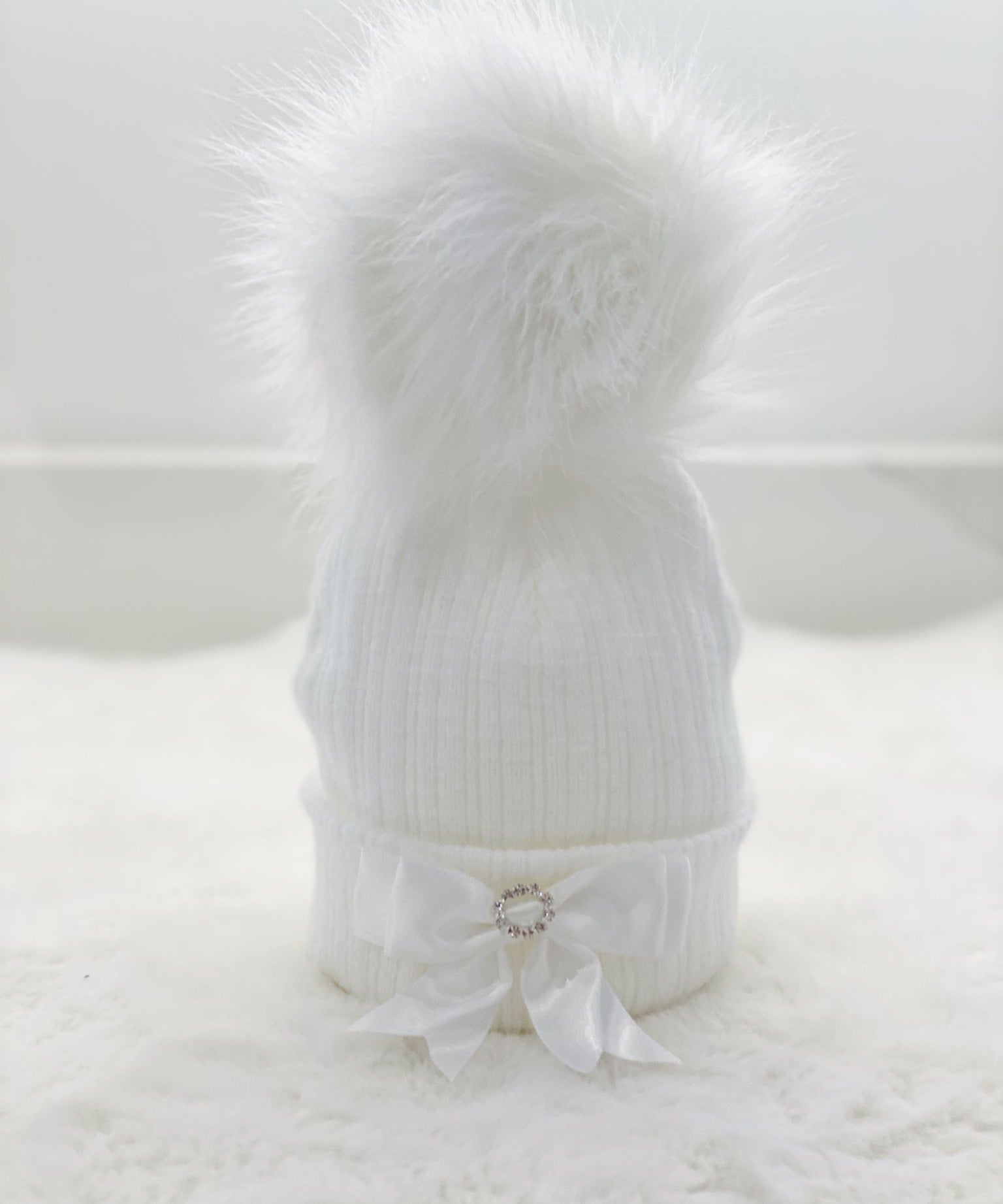 Perfect Little Thing One Big Pom Pom Diamond Hat - White