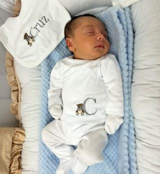 Baby Cruz in our 3 Piece personalised set! 

Order yours today 🛍️

#personalised #personalisedgifts #handmade #smallbusiness #gifts #giftideas #supportsmallbusiness #shopsmall #customised #shoplocal #custom #personalisedgift #baby #bespoke #handmadewithlove #customisedgifts #smallbusinessowner #personalizedgifts #trending #instagood #instalike #instamood #perfectlittlething_x #newborn #baby